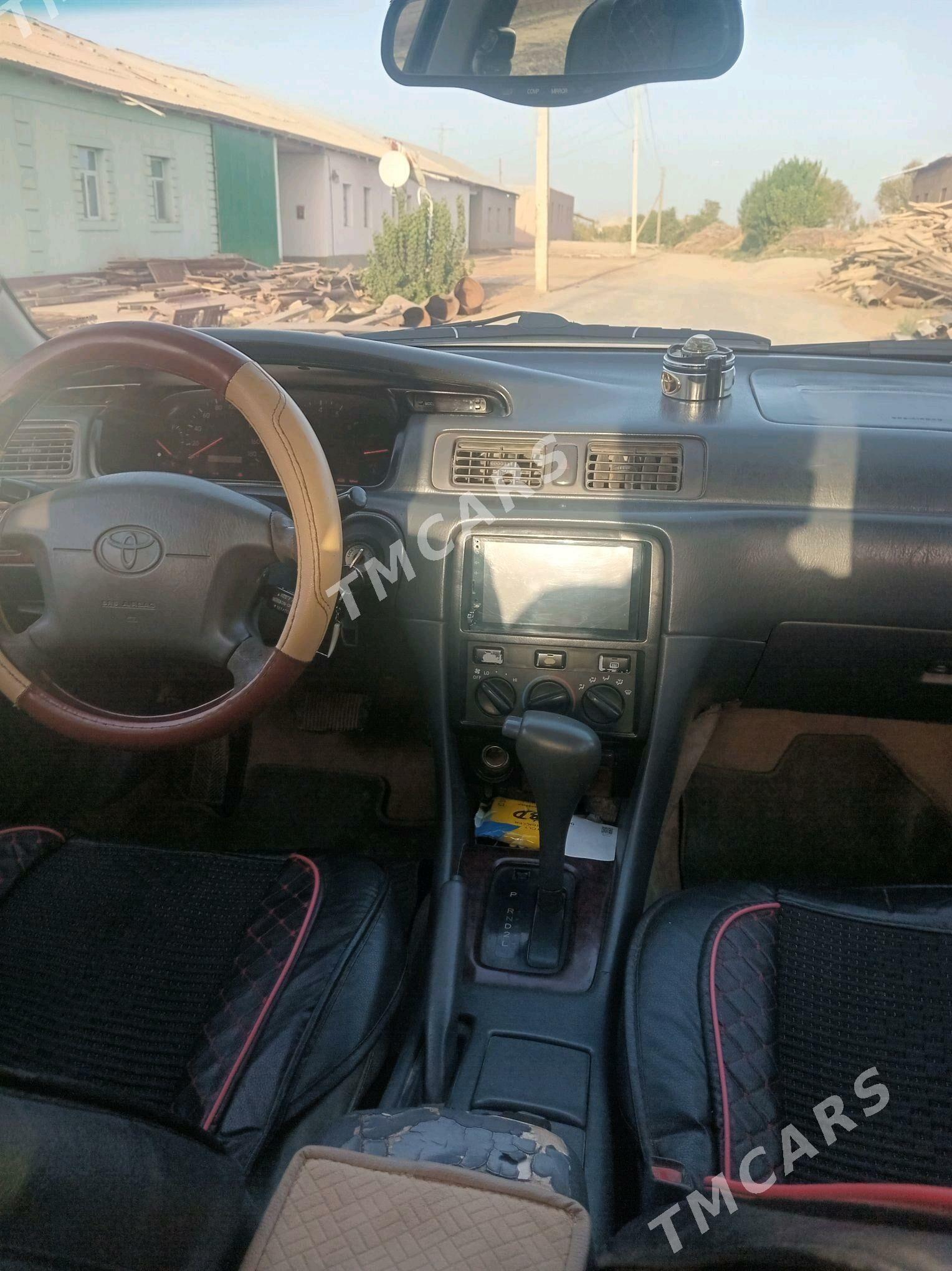 Toyota Camry 2001 - 132 000 TMT - Халач - img 3