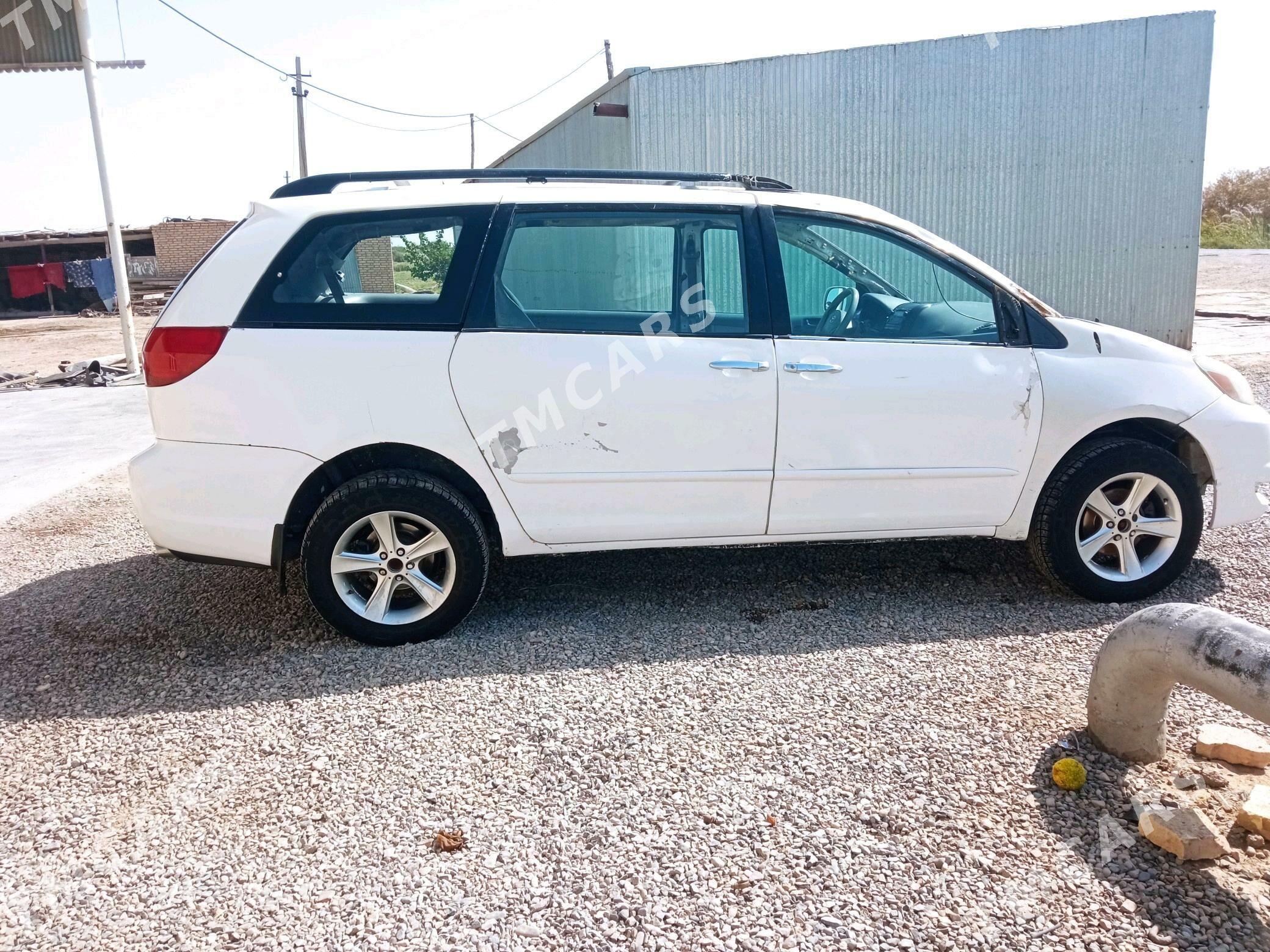 Toyota Sienna 2005 - 130 000 TMT - Мургап - img 3