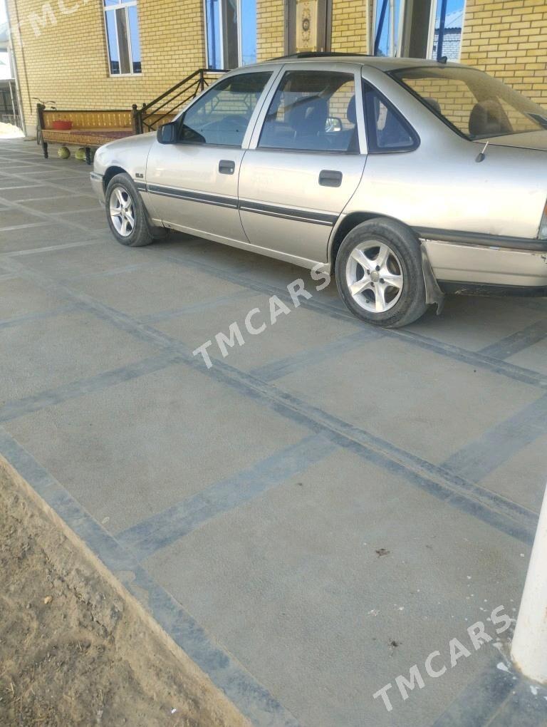 Opel Vectra 1992 - 27 000 TMT - Мары - img 2
