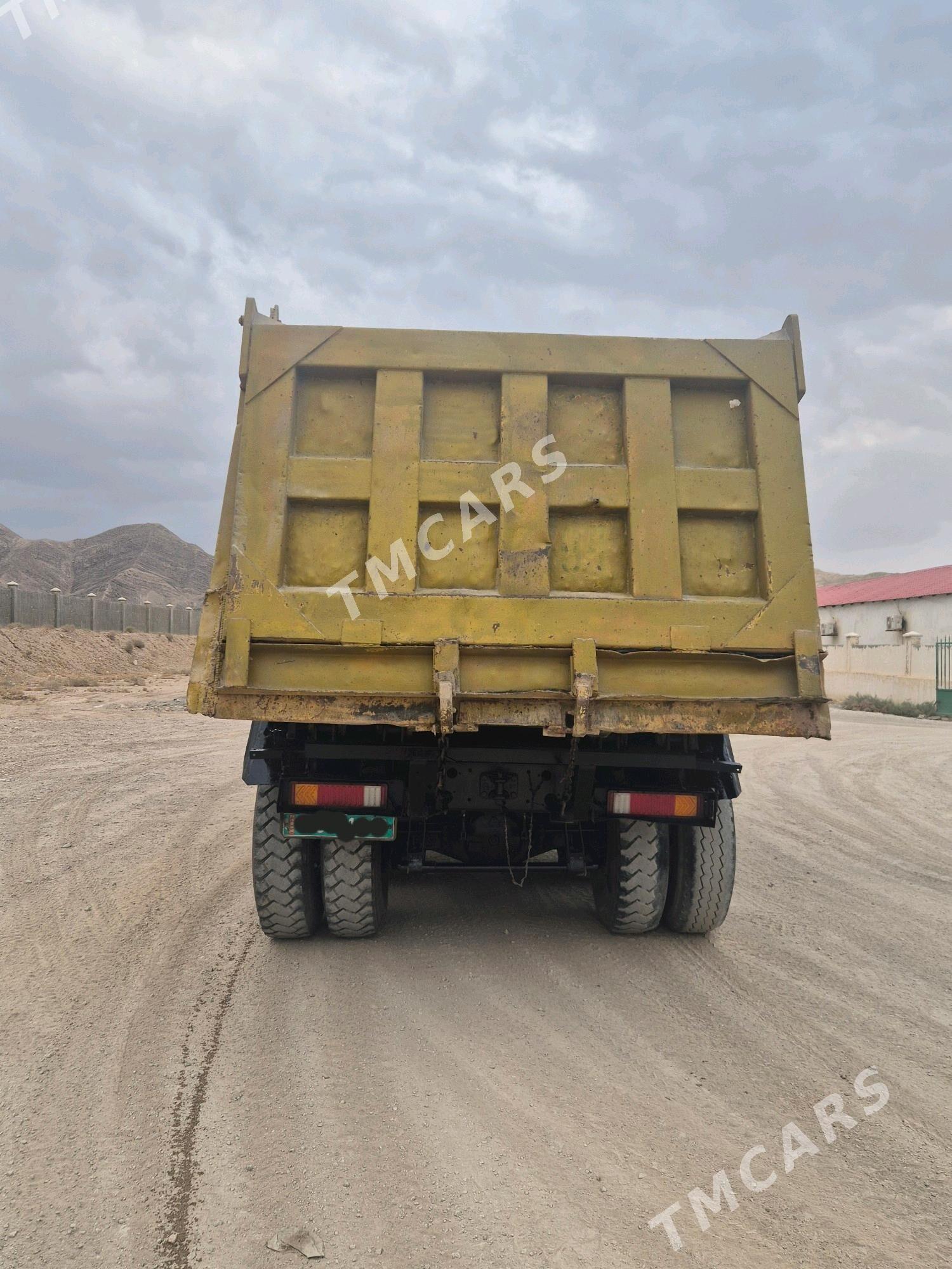 Howo Sinotruk 2013 - 500 000 TMT - Балканабат - img 2