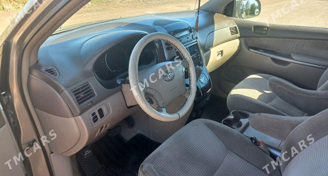 Toyota Sienna 2005 - 230 000 TMT - Кёнеургенч - img 5