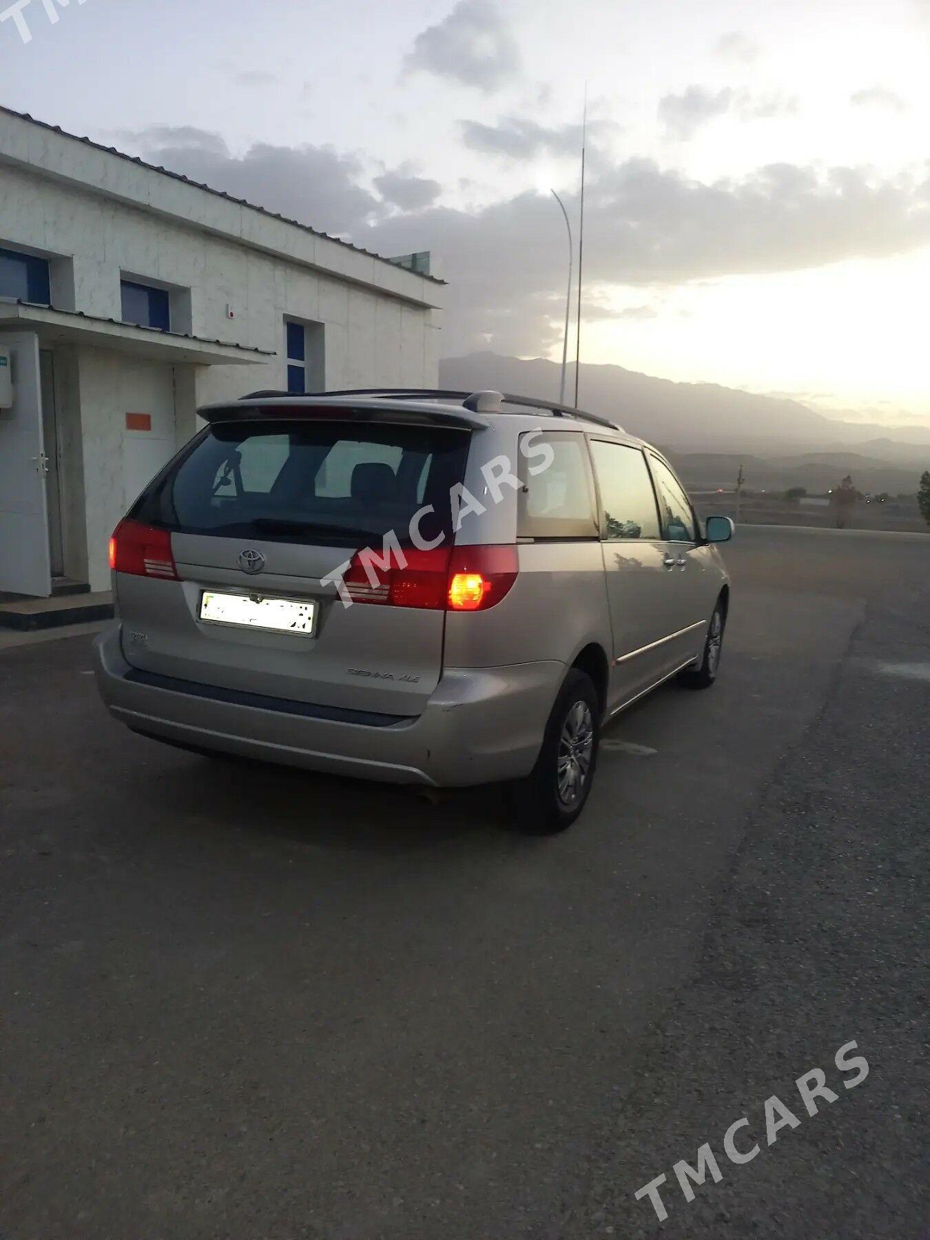 Toyota Sienna 2004 - 240 000 TMT - Балканабат - img 3