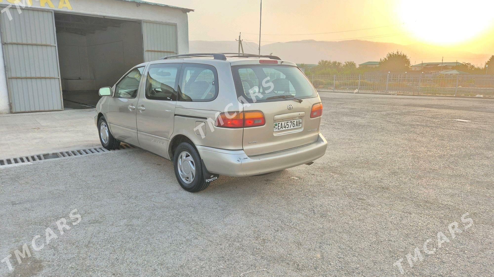 Toyota Sienna 2000 - 158 000 TMT - Гёкдепе - img 4
