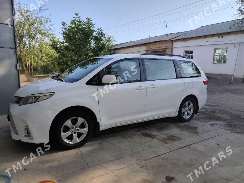Toyota Sienna 2016 - 340 000 TMT - Köneürgenç - img 7