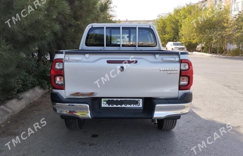 Toyota Hilux 2025 - 700 000 TMT - Aşgabat - img 3