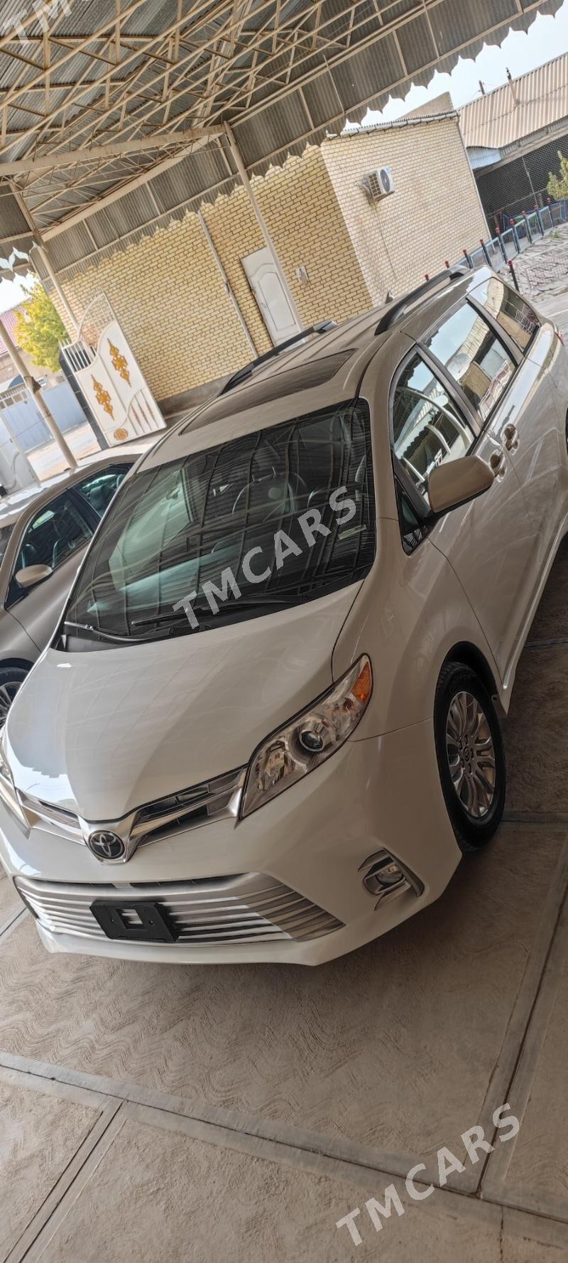 Toyota Sienna 2020 - 500 000 TMT - Мары - img 4