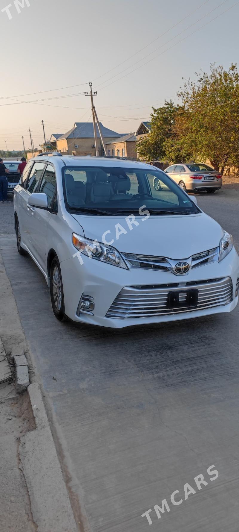 Toyota Sienna 2020 - 500 000 TMT - Мары - img 8