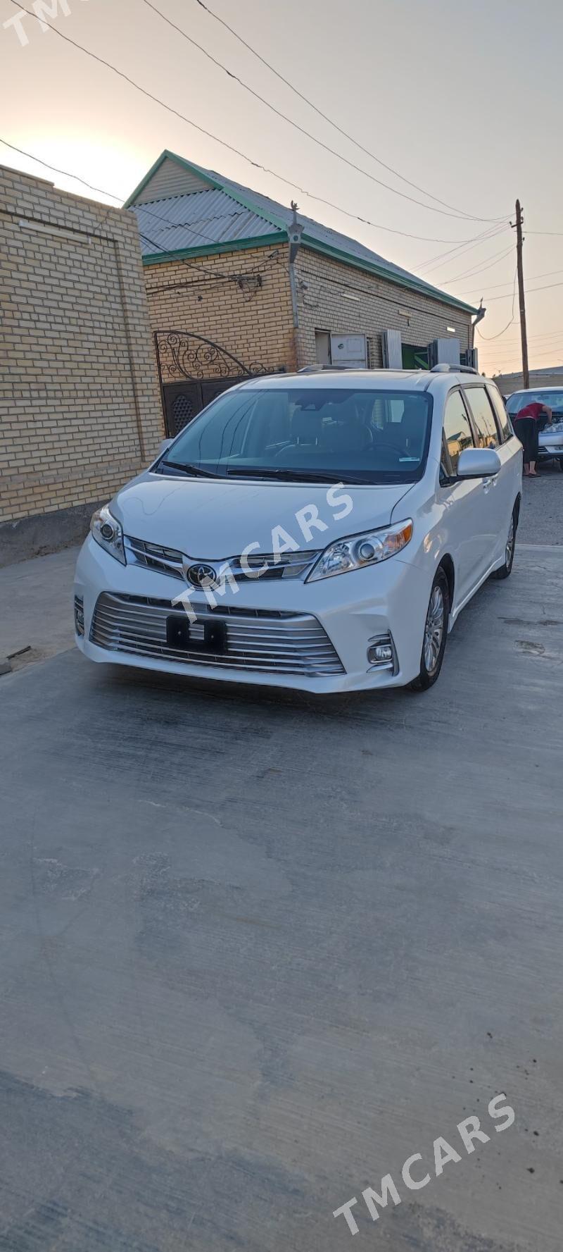 Toyota Sienna 2020 - 500 000 TMT - Мары - img 7