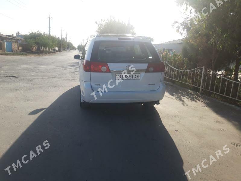 Toyota Sienna 2006 - 180 000 TMT - Теджен - img 2