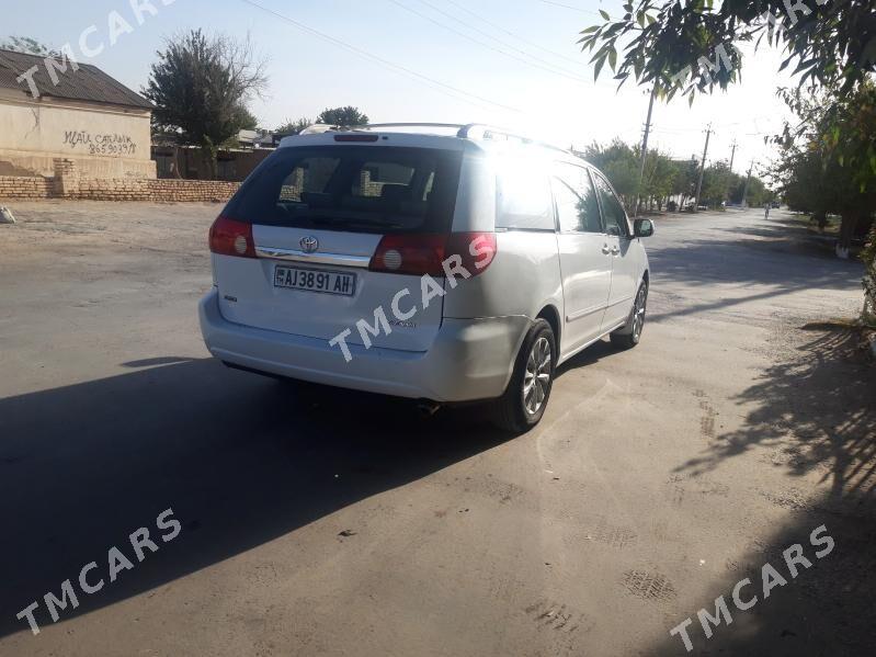 Toyota Sienna 2006 - 180 000 TMT - Теджен - img 4