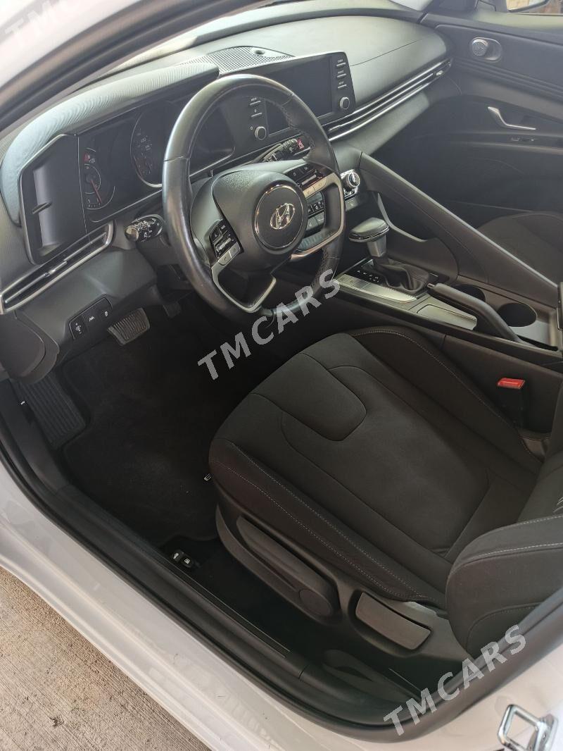 Hyundai Elantra 2022 - 270 000 TMT - Бузмеин - img 4