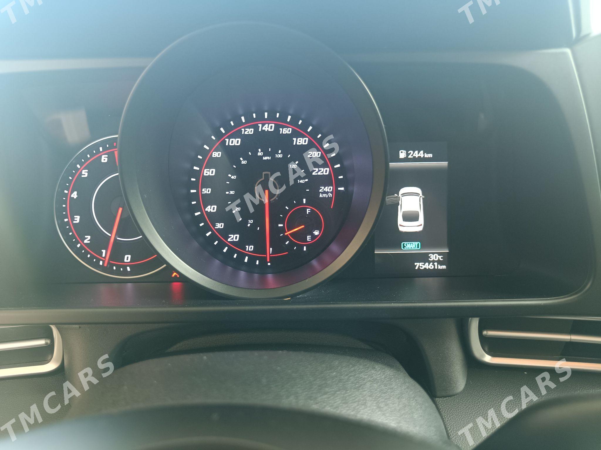 Hyundai Elantra 2022 - 270 000 TMT - Бузмеин - img 5
