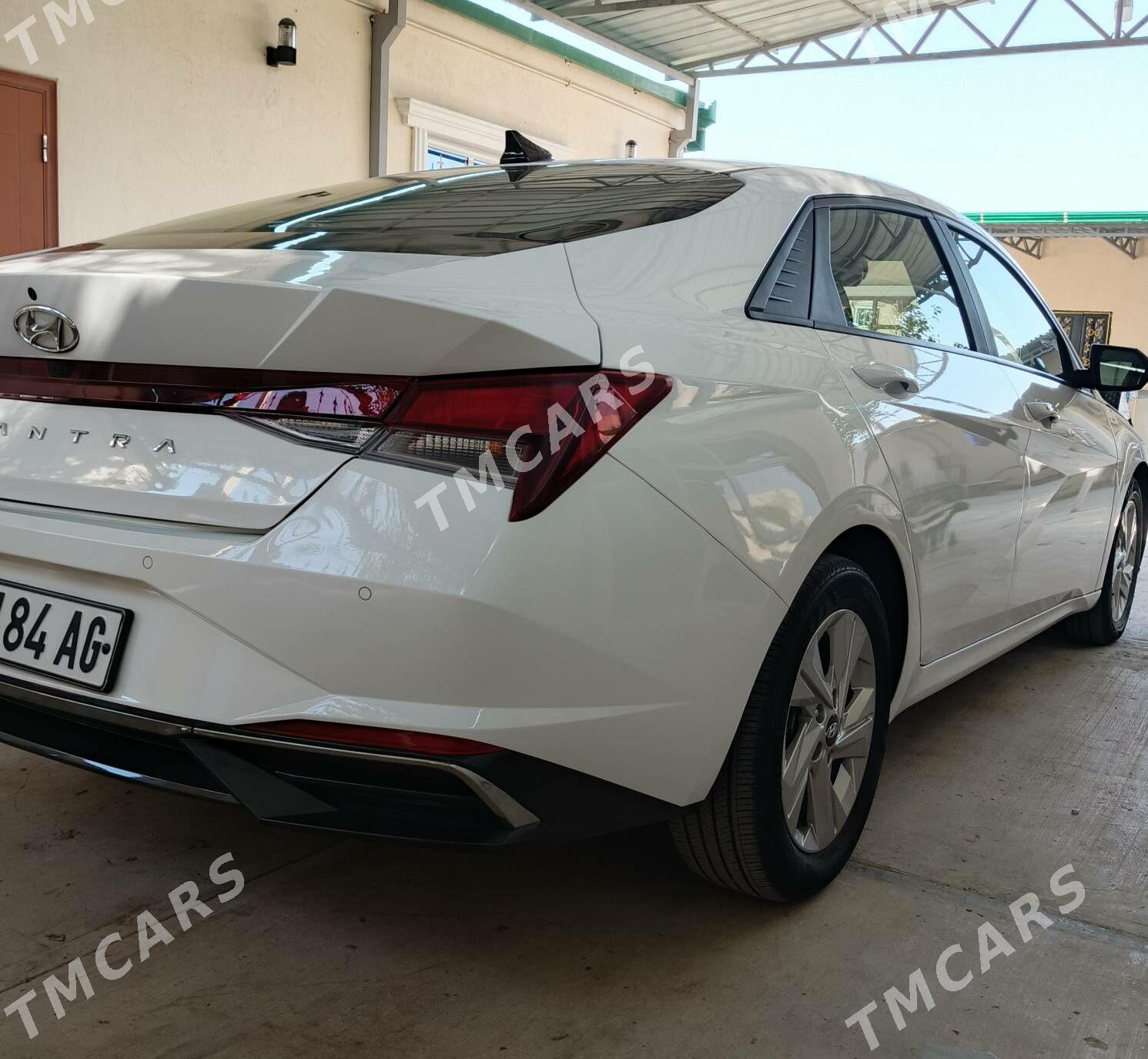 Hyundai Elantra 2022 - 270 000 TMT - Бузмеин - img 3
