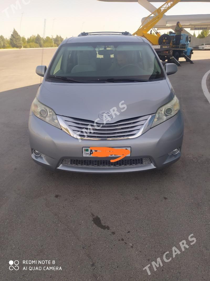 Toyota Sienna 2011 - 310 000 TMT - Гурбансолтан Едже - img 7