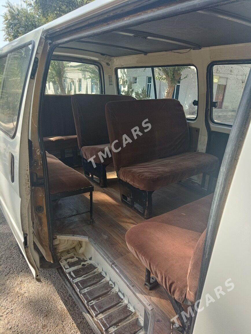 Toyota Hiace 2001 - 115 000 TMT - Туркменгала - img 3