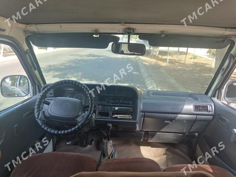 Toyota Hiace 2001 - 115 000 TMT - Туркменгала - img 10