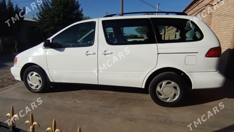 Toyota Sienna 2000 - 140 000 TMT - Farap - img 2