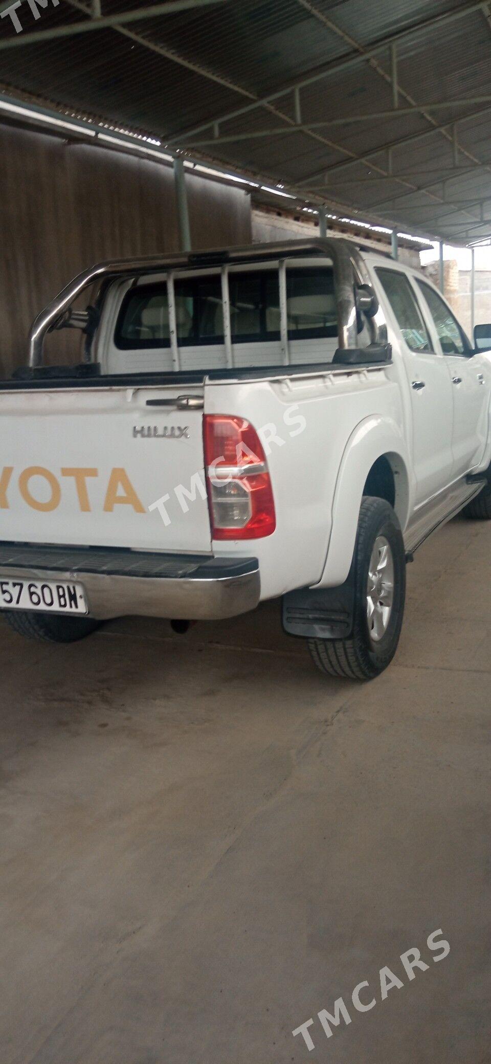 Toyota Hilux 2012 - 340 000 TMT - Gyzylarbat - img 5
