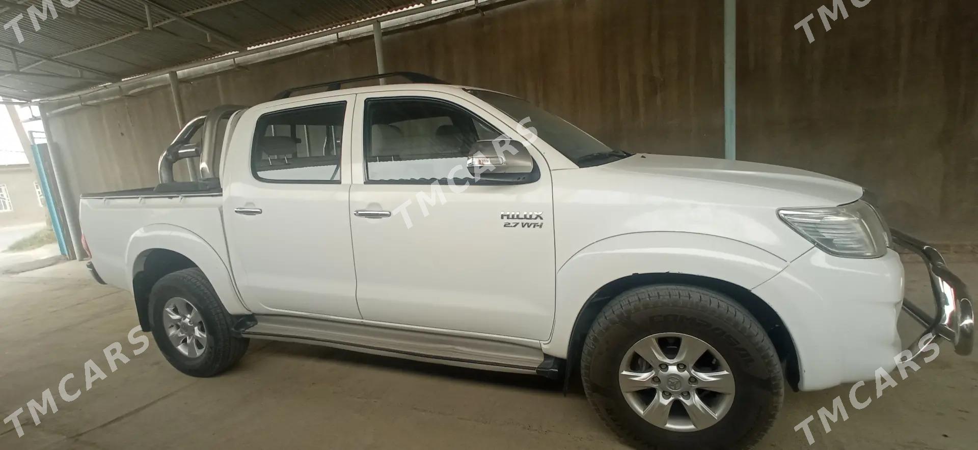 Toyota Hilux 2012 - 340 000 TMT - Gyzylarbat - img 2