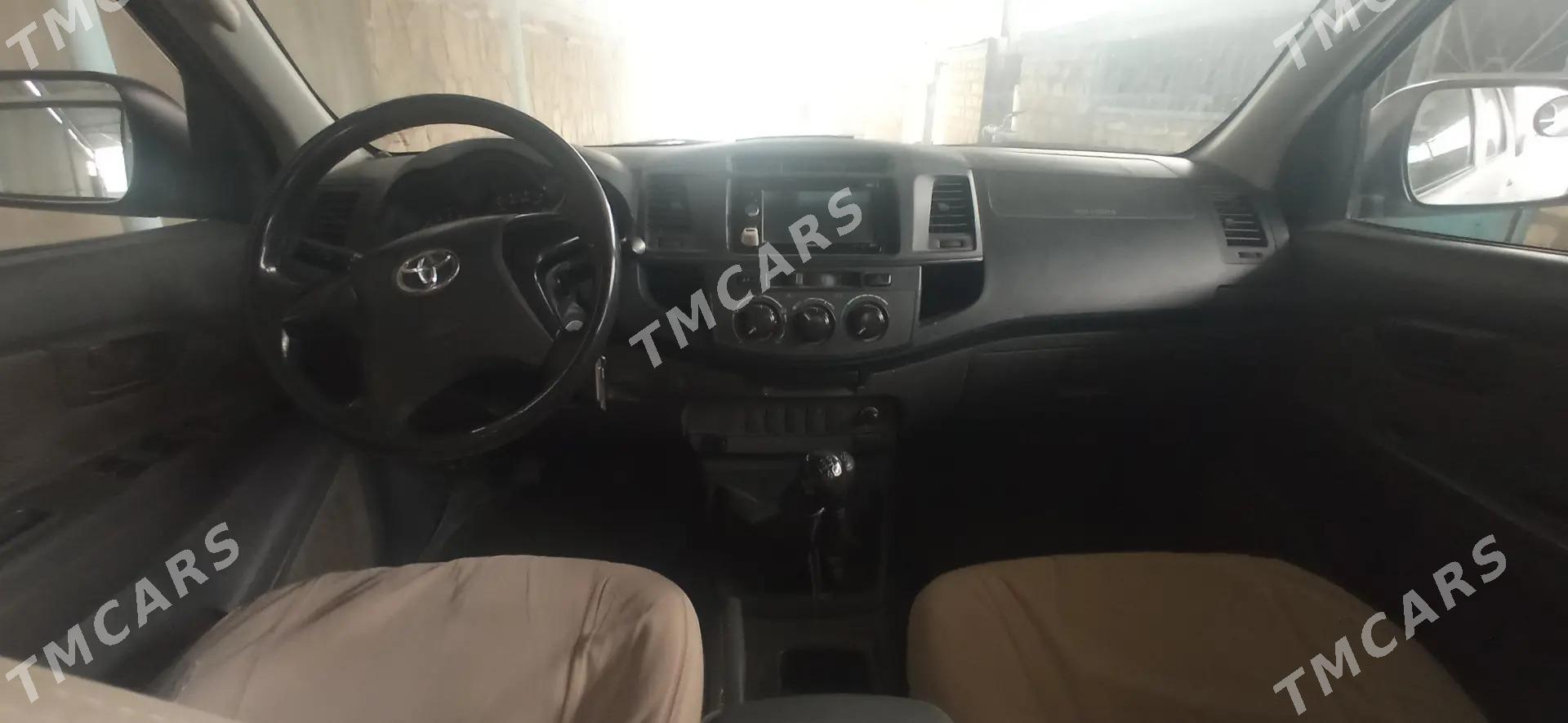 Toyota Hilux 2012 - 340 000 TMT - Gyzylarbat - img 3
