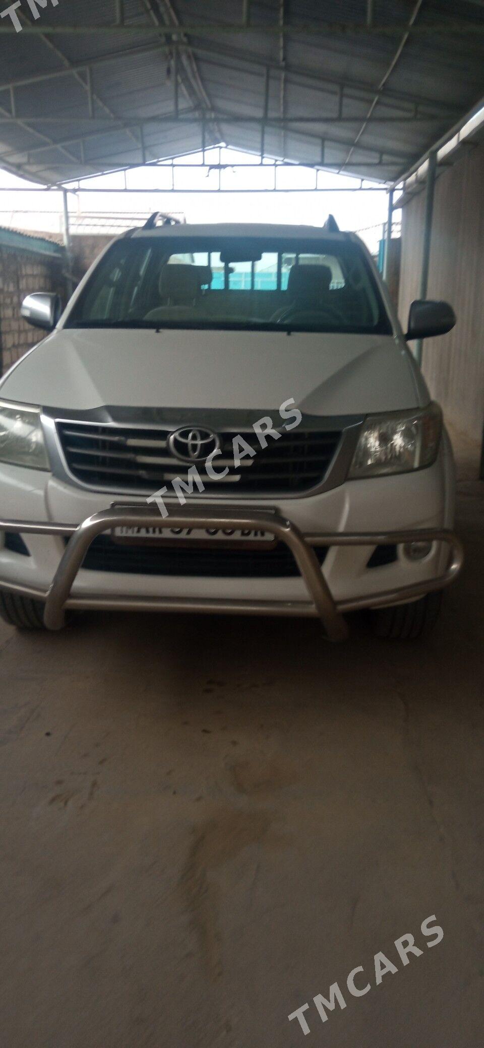 Toyota Hilux 2012 - 340 000 TMT - Gyzylarbat - img 4