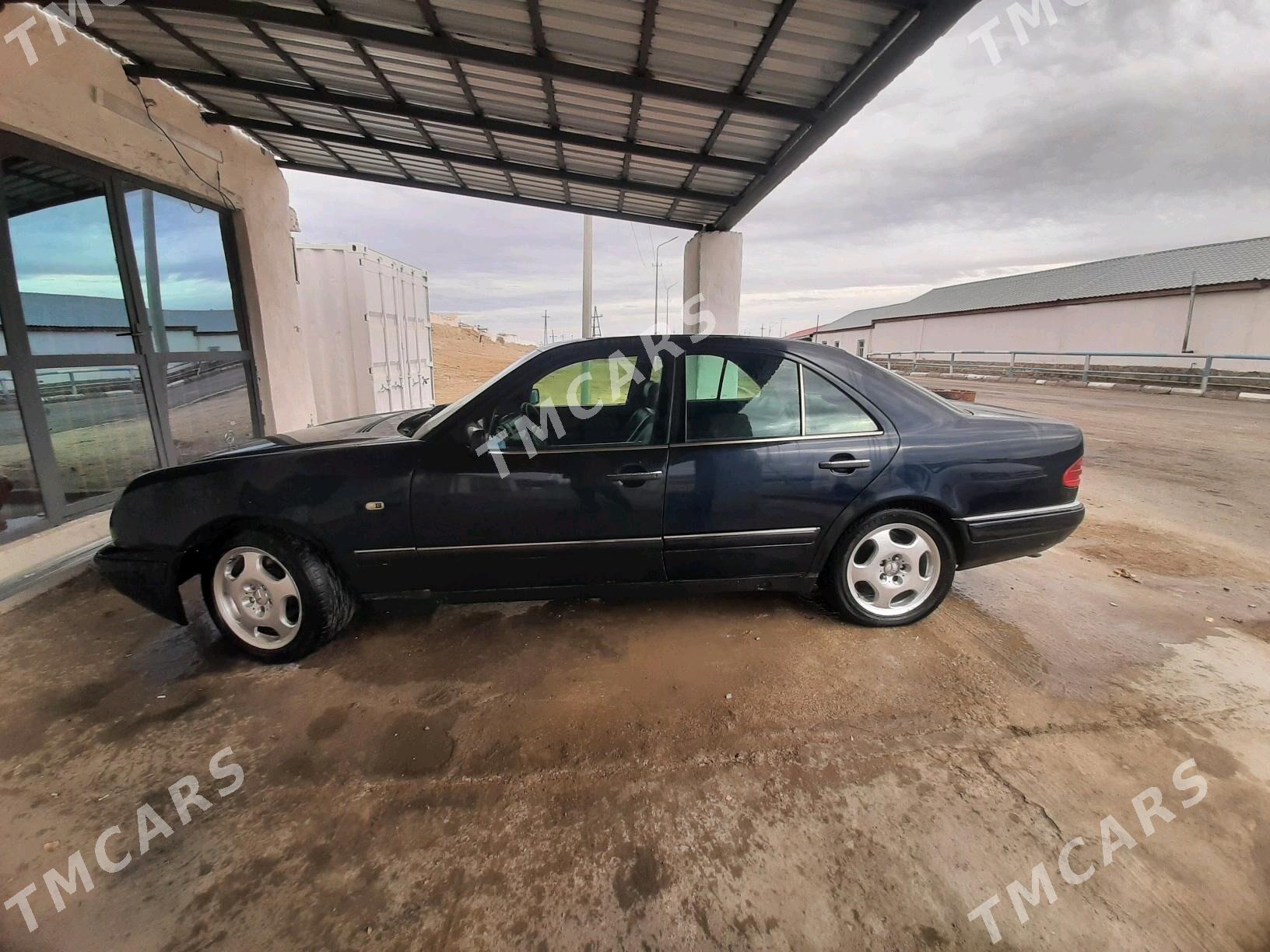 Mercedes-Benz C320 1996 - 48 000 TMT - Balkanabat - img 3