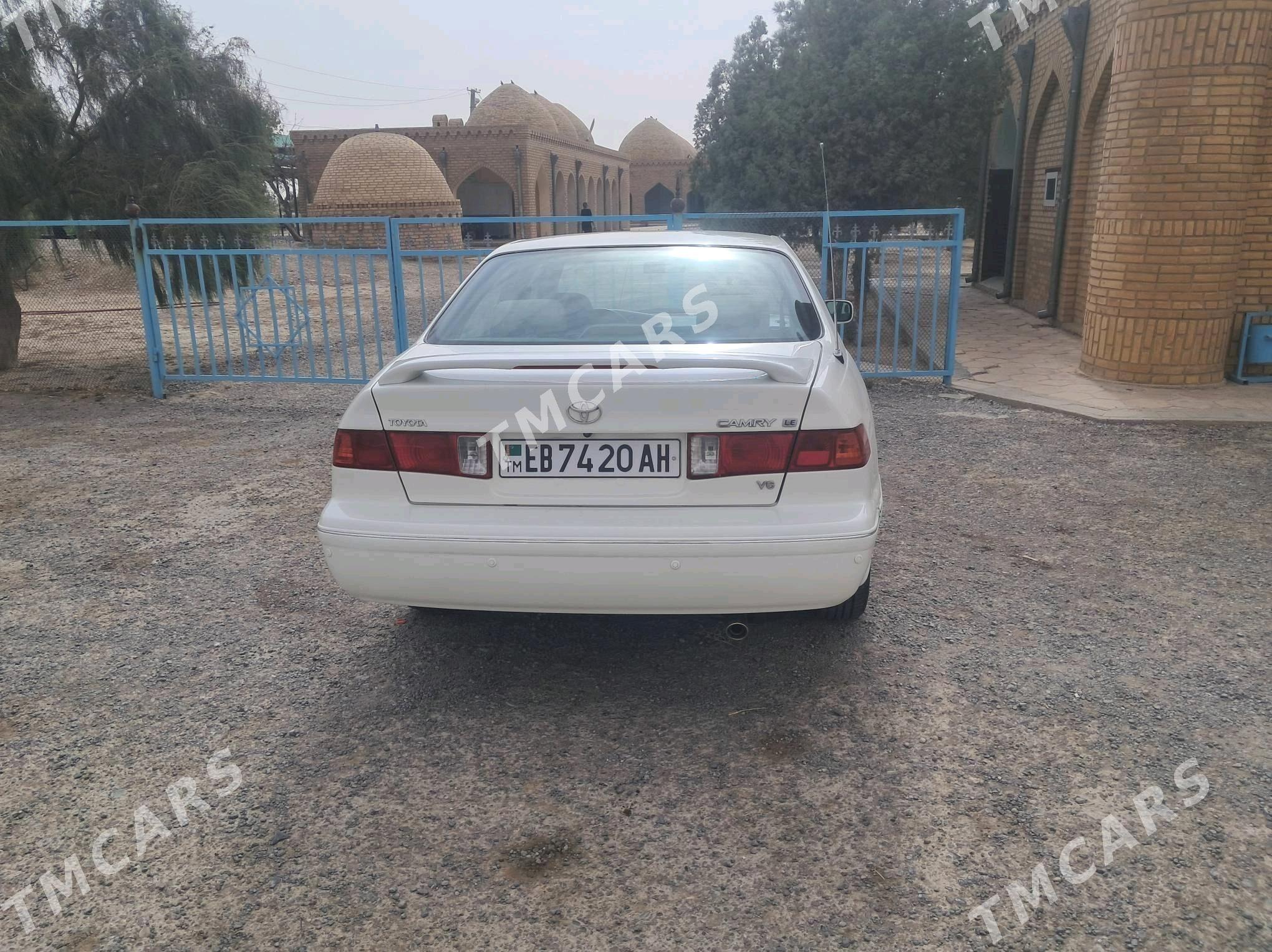Toyota Camry 2000 - 146 000 TMT - Теджен - img 5