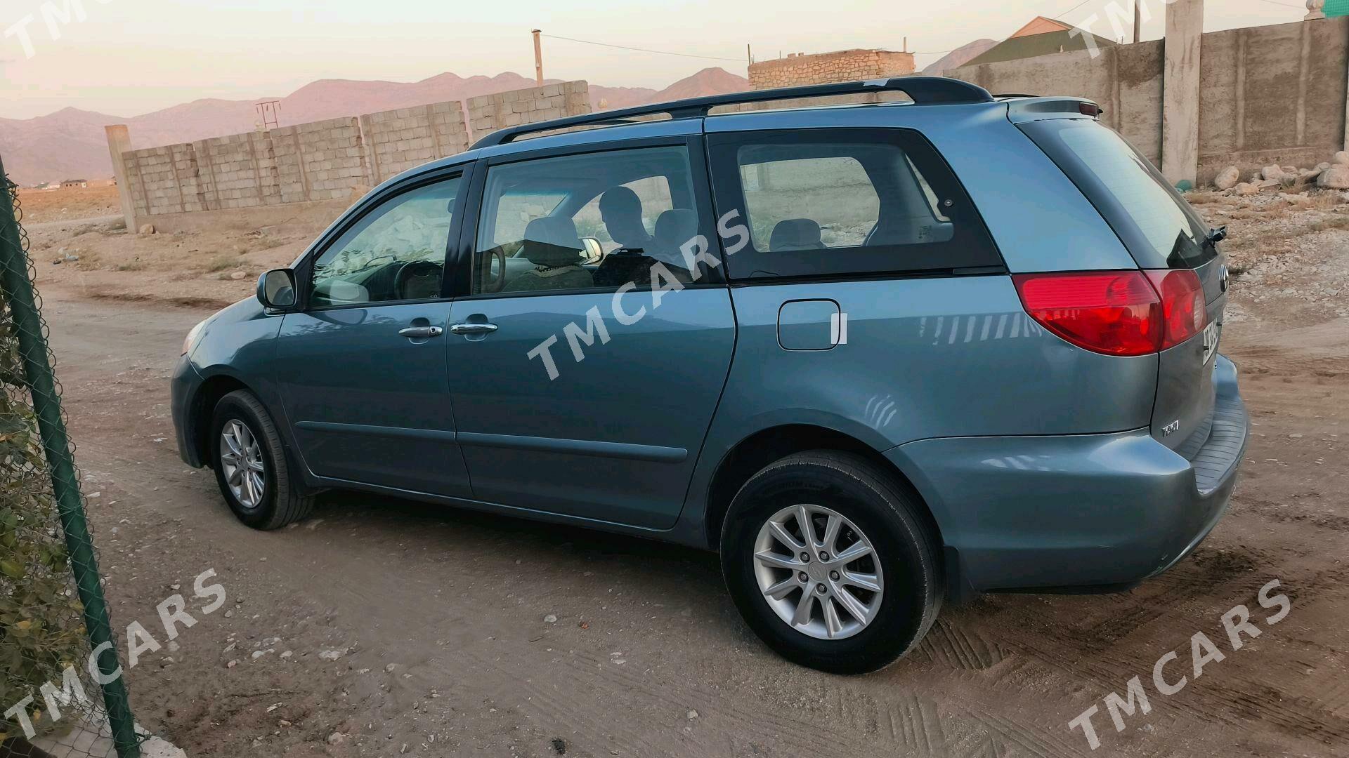 Toyota Sienna 2008 - 240 000 TMT - Гурбансолтан Едже - img 3