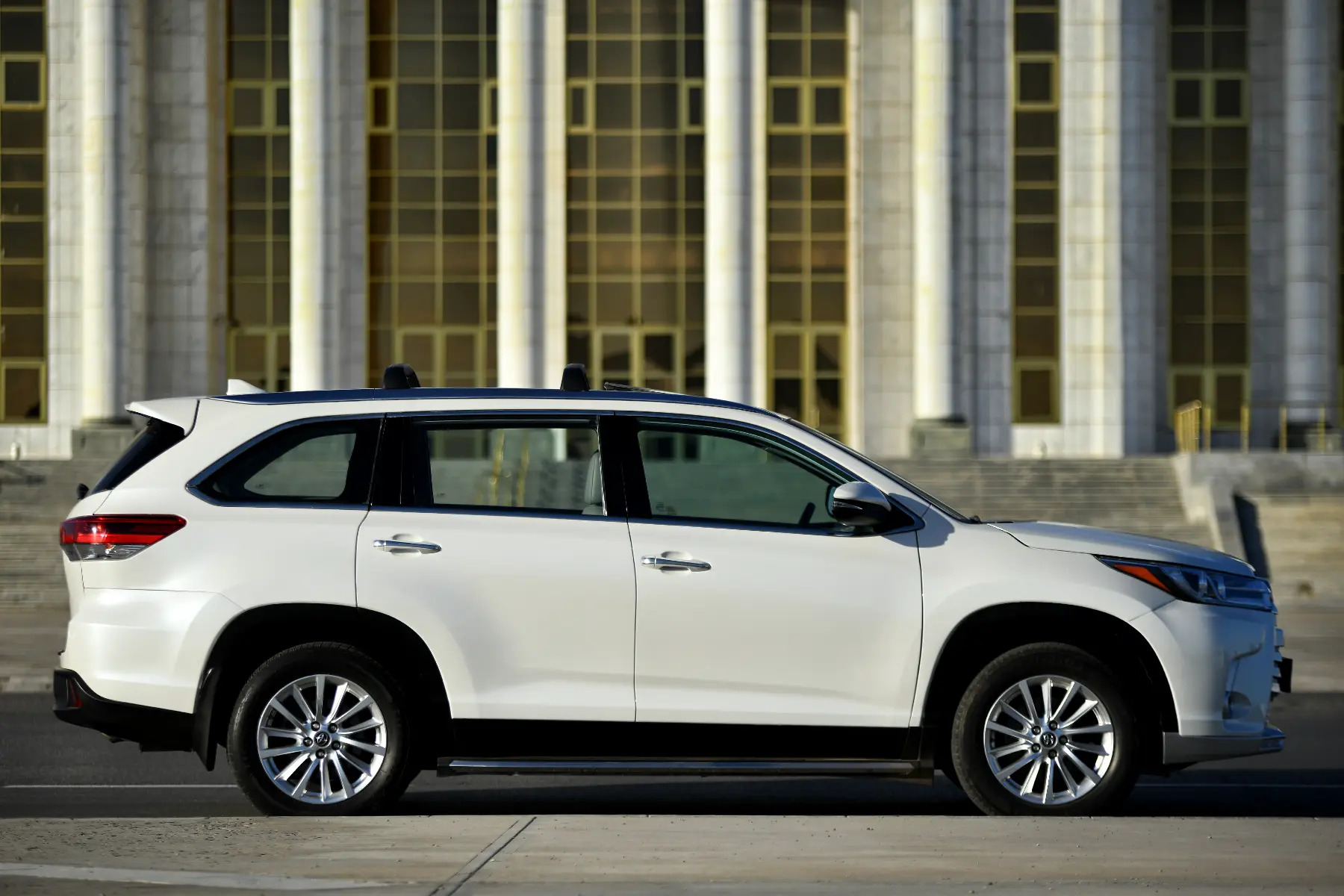 Toyota Highlander 2019 - 500 000 TMT - Дашогуз - img 4