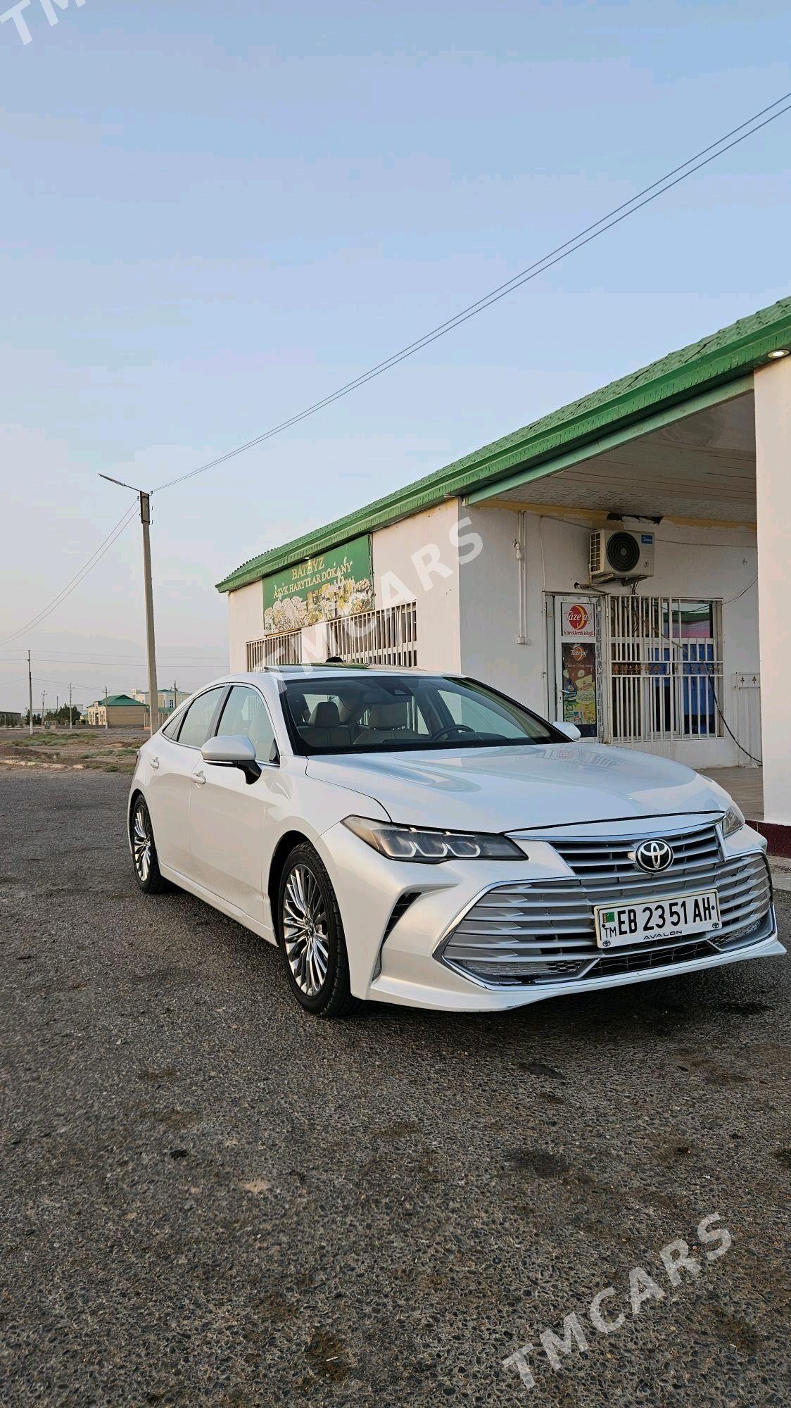 Toyota Avalon 2019 - 460 000 TMT - Серахс - img 4