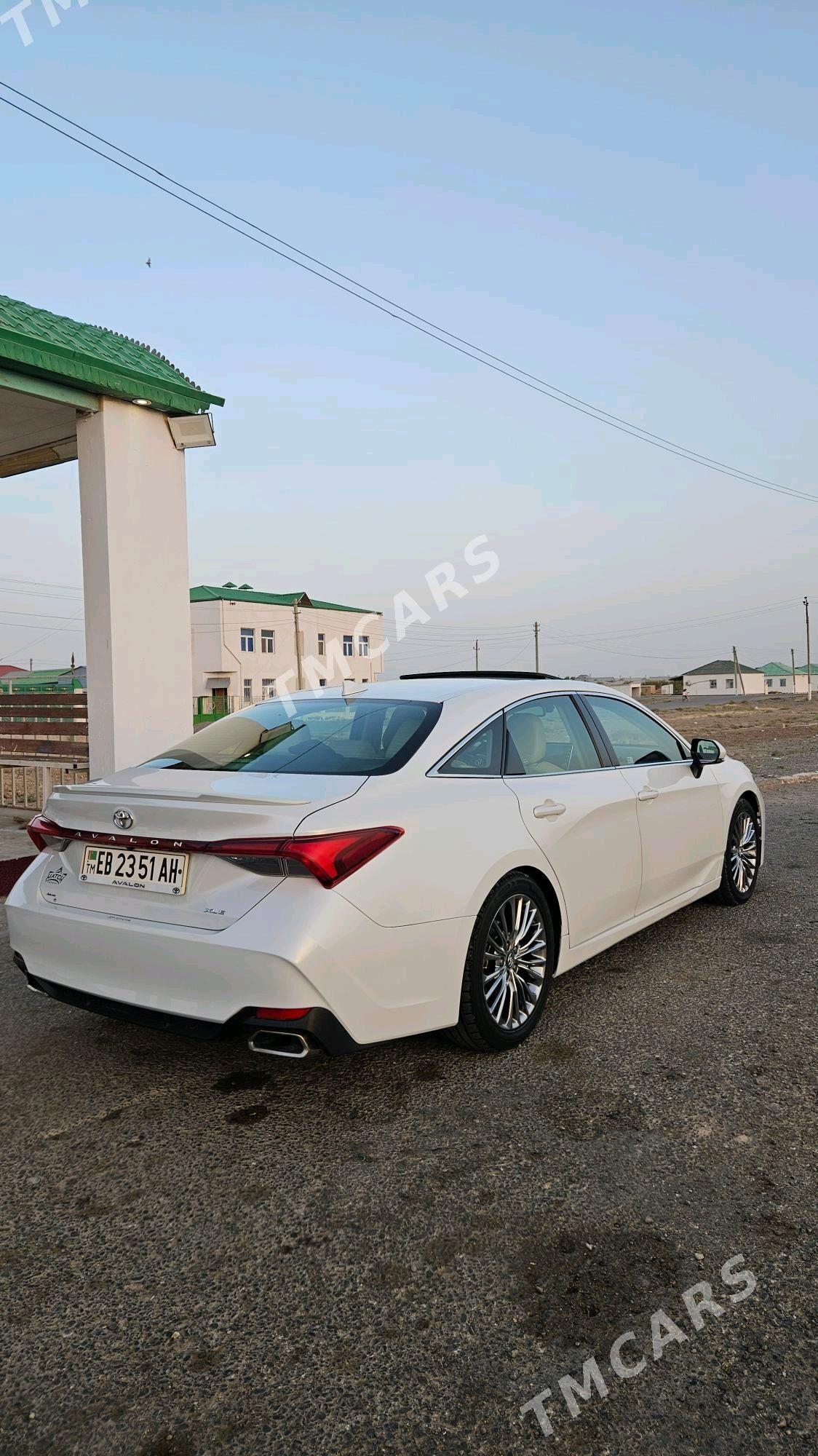 Toyota Avalon 2019 - 460 000 TMT - Серахс - img 2