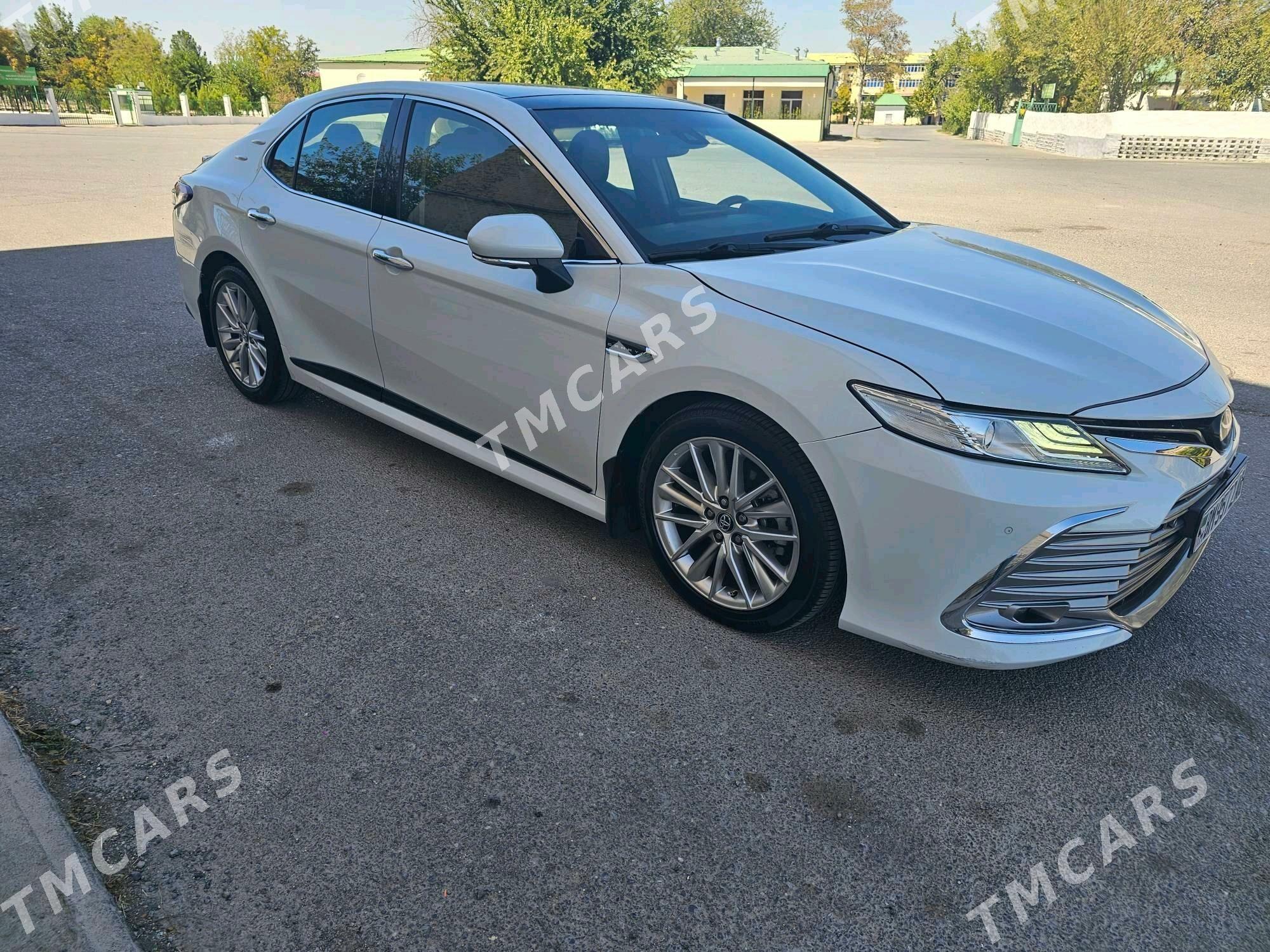Toyota Camry 2021 - 410 000 TMT - 4 мкр - img 3