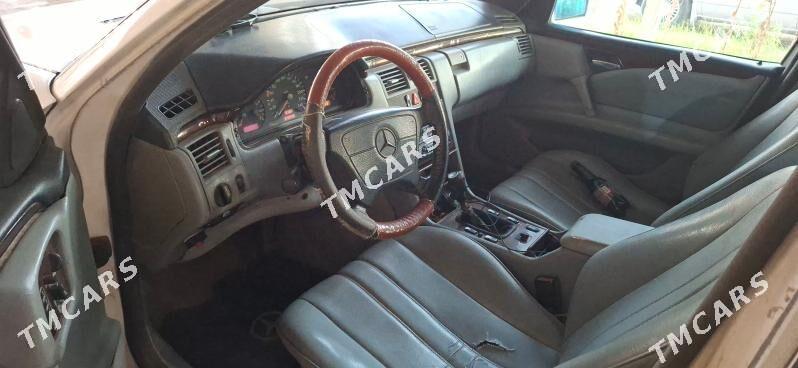 Mercedes-Benz E320 1996 - 75 000 TMT - Çärjew - img 4