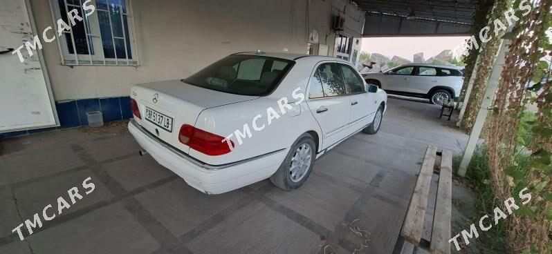 Mercedes-Benz E320 1996 - 75 000 TMT - Çärjew - img 6