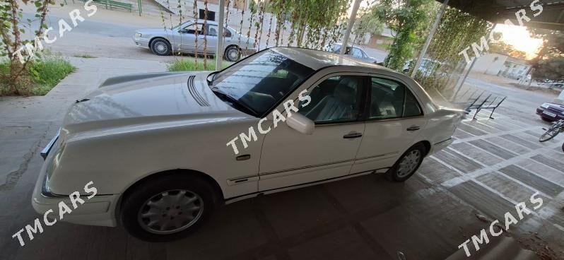 Mercedes-Benz E320 1996 - 75 000 TMT - Çärjew - img 5