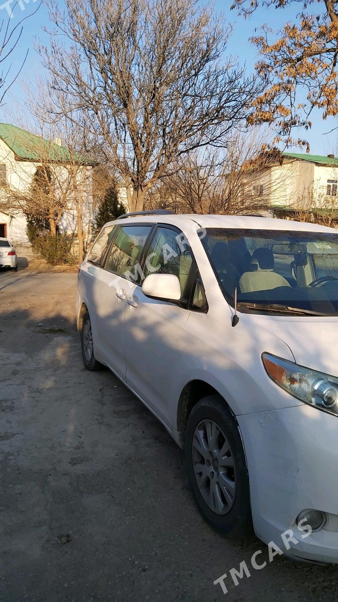 Toyota Sienna 2010 - 268 000 TMT - Ашхабад - img 3