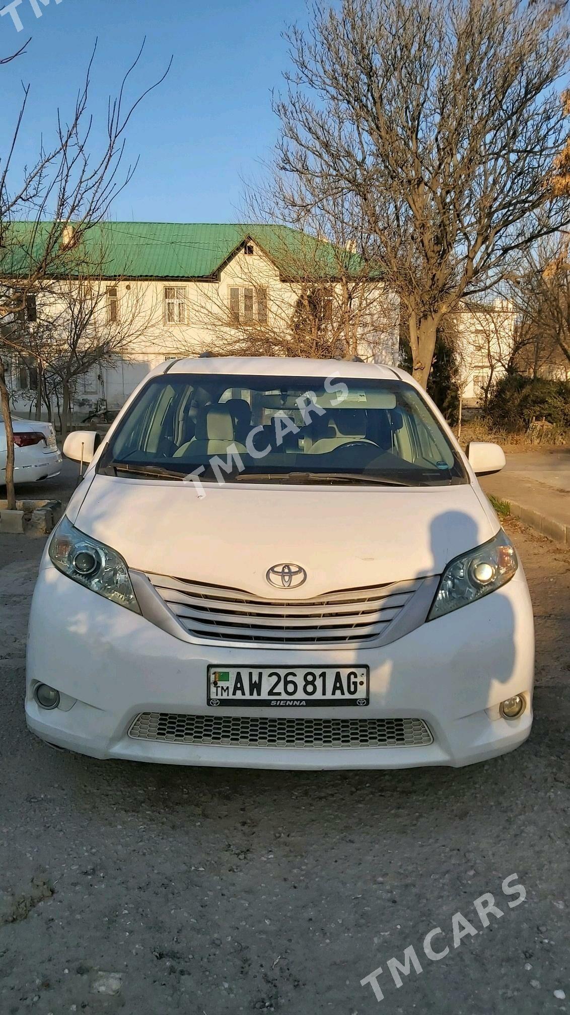 Toyota Sienna 2010 - 268 000 TMT - Ашхабад - img 5