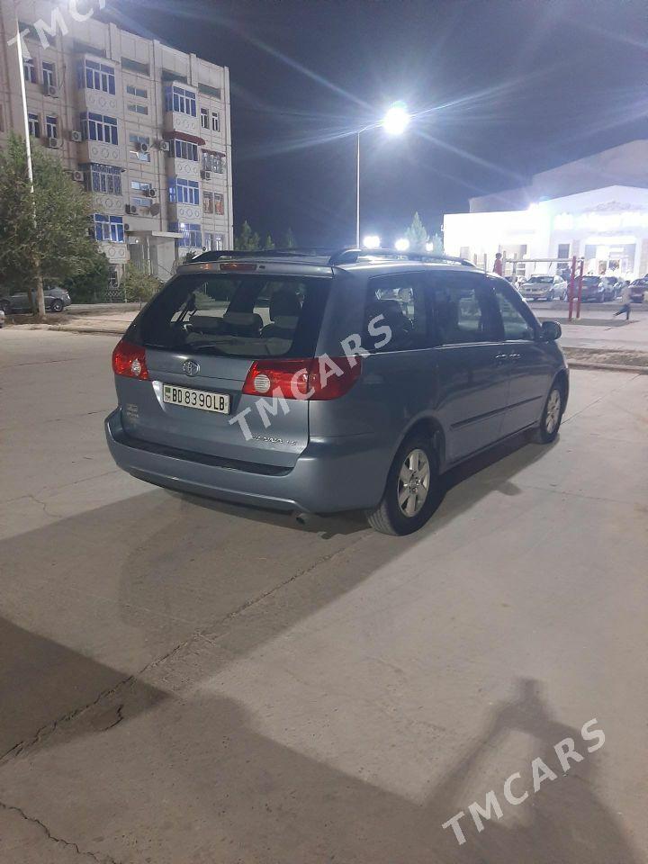 Toyota Sienna 2009 - 250 000 TMT - Türkmenabat - img 6