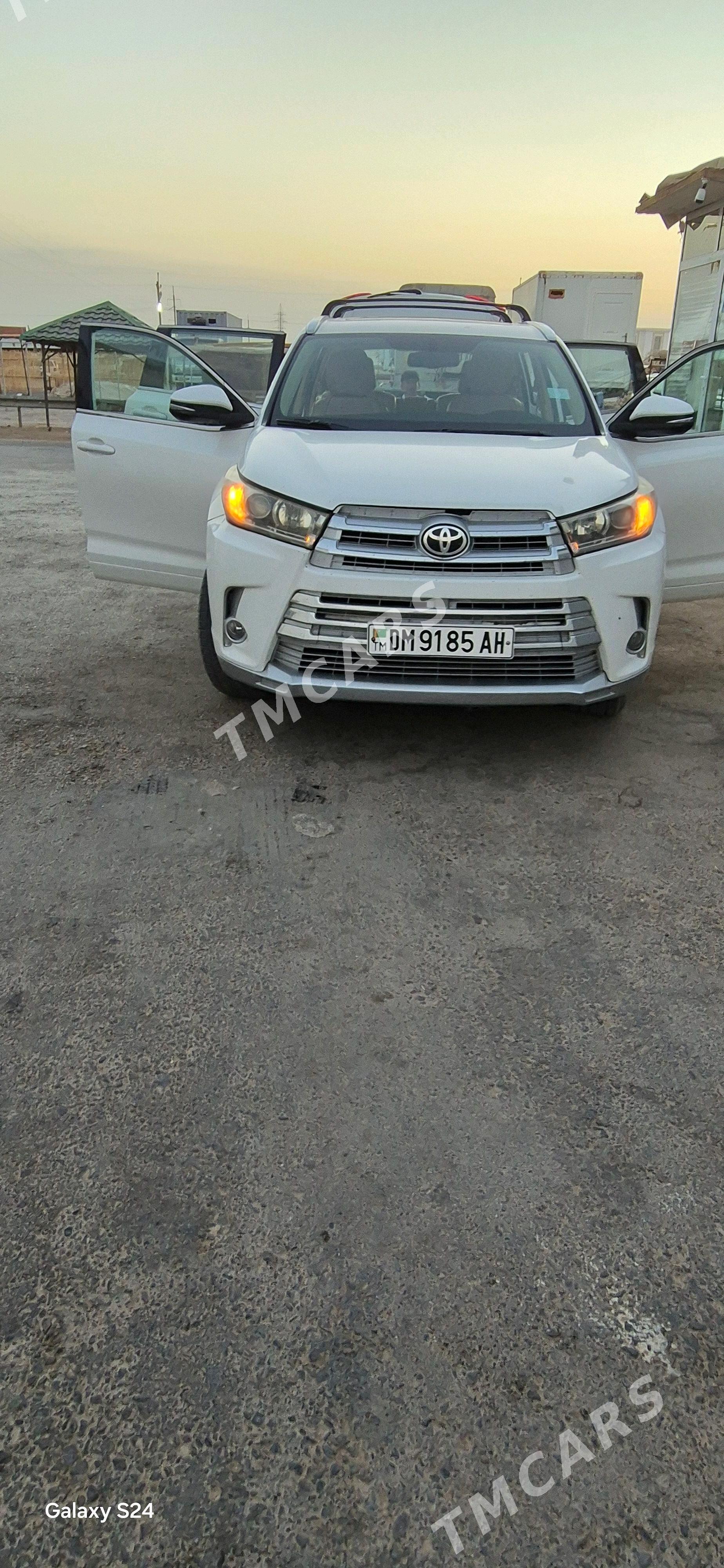 Toyota Highlander 2016 - 420 000 TMT - Теджен - img 8