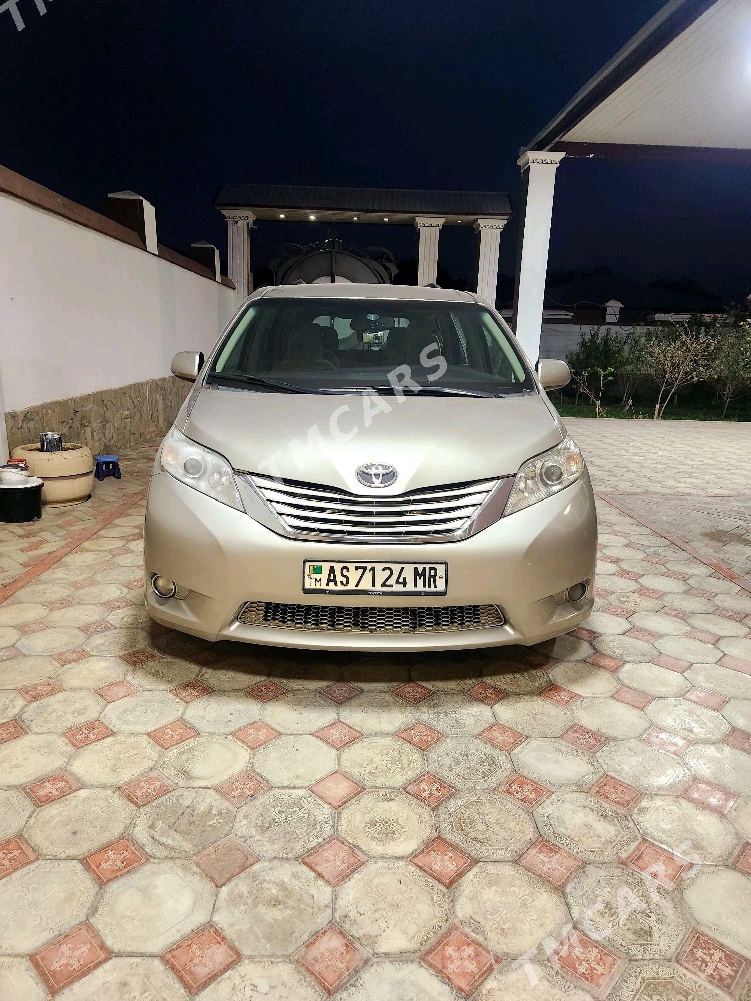 Toyota Sienna 2016 - 350 000 TMT - Мары - img 4