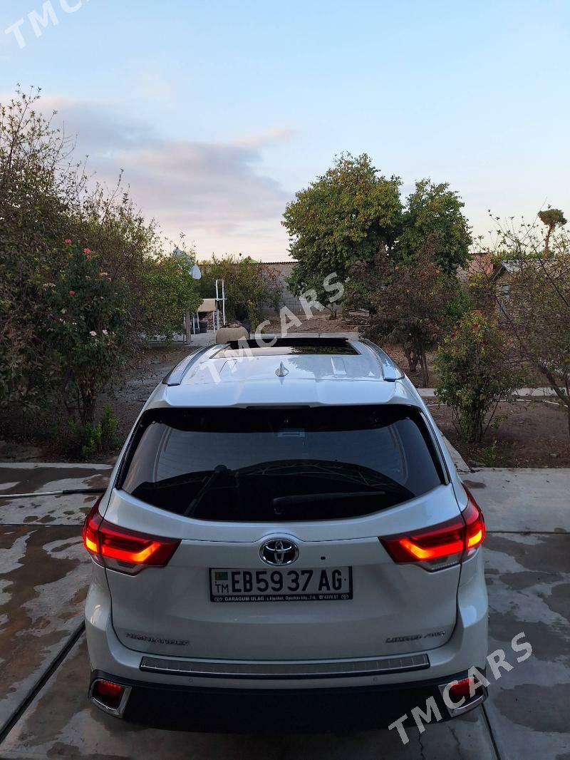 Toyota Highlander 2017 - 600 000 TMT - Бузмеин - img 3