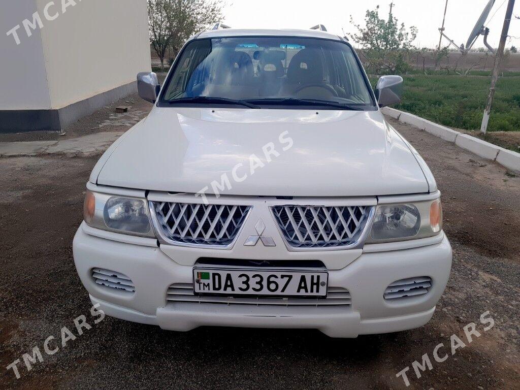 Mitsubishi Nativa 2010 - 200 000 TMT - Теджен - img 3