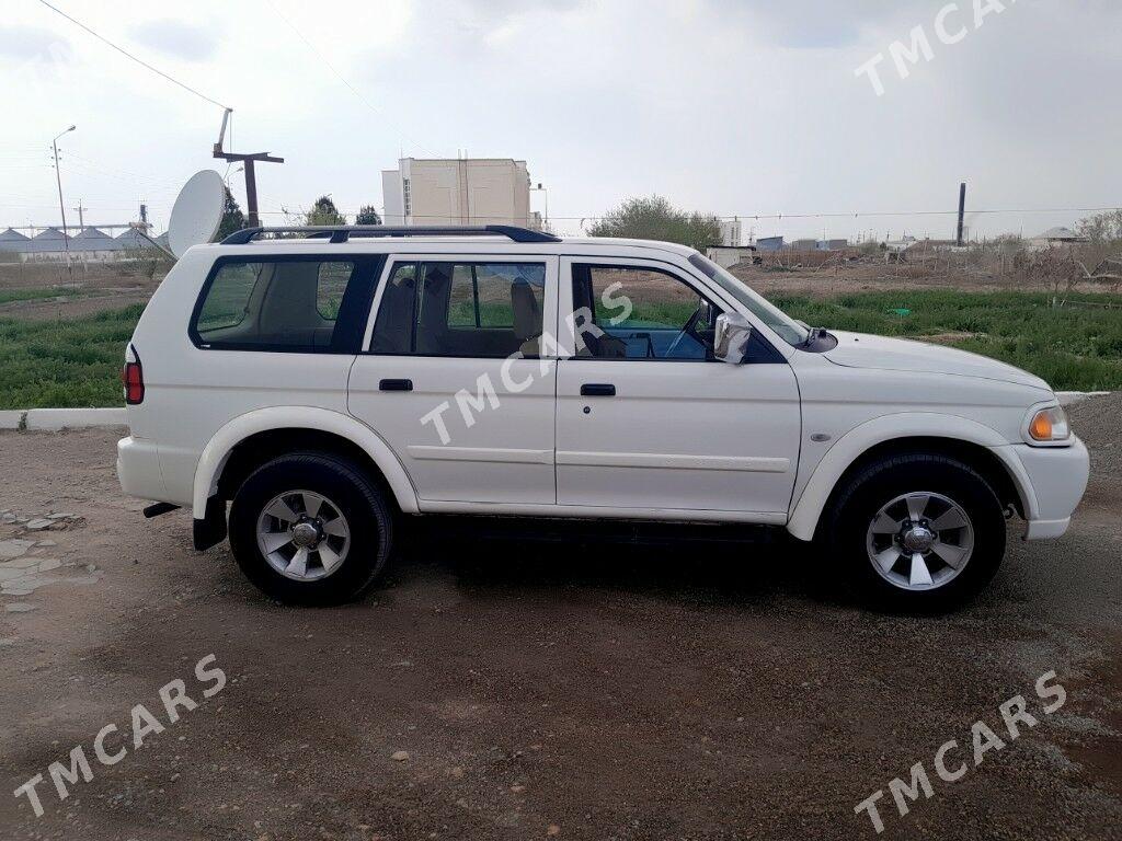 Mitsubishi Nativa 2010 - 200 000 TMT - Теджен - img 4
