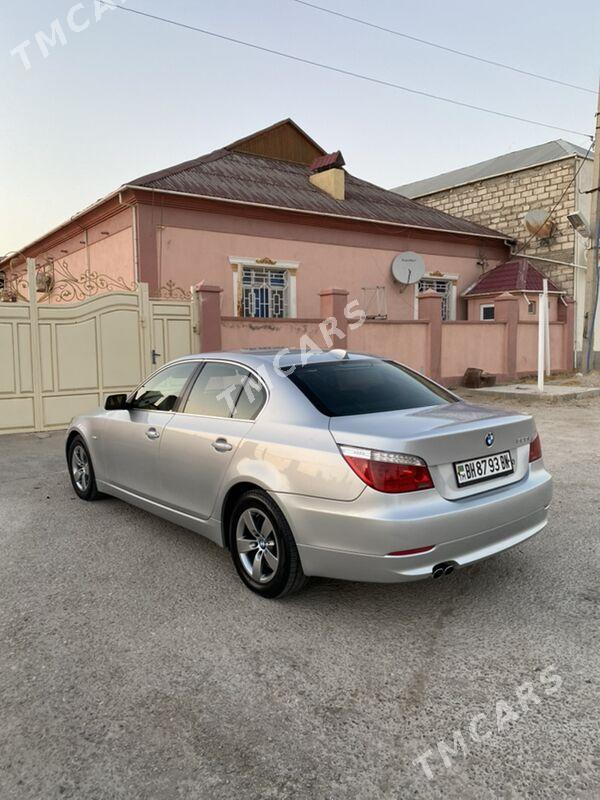 BMW E60 2004 - 179 000 TMT - Балканабат - img 9