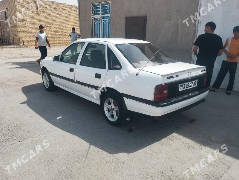 Opel Vectra 1990 - 26 000 TMT - Мары - img 3