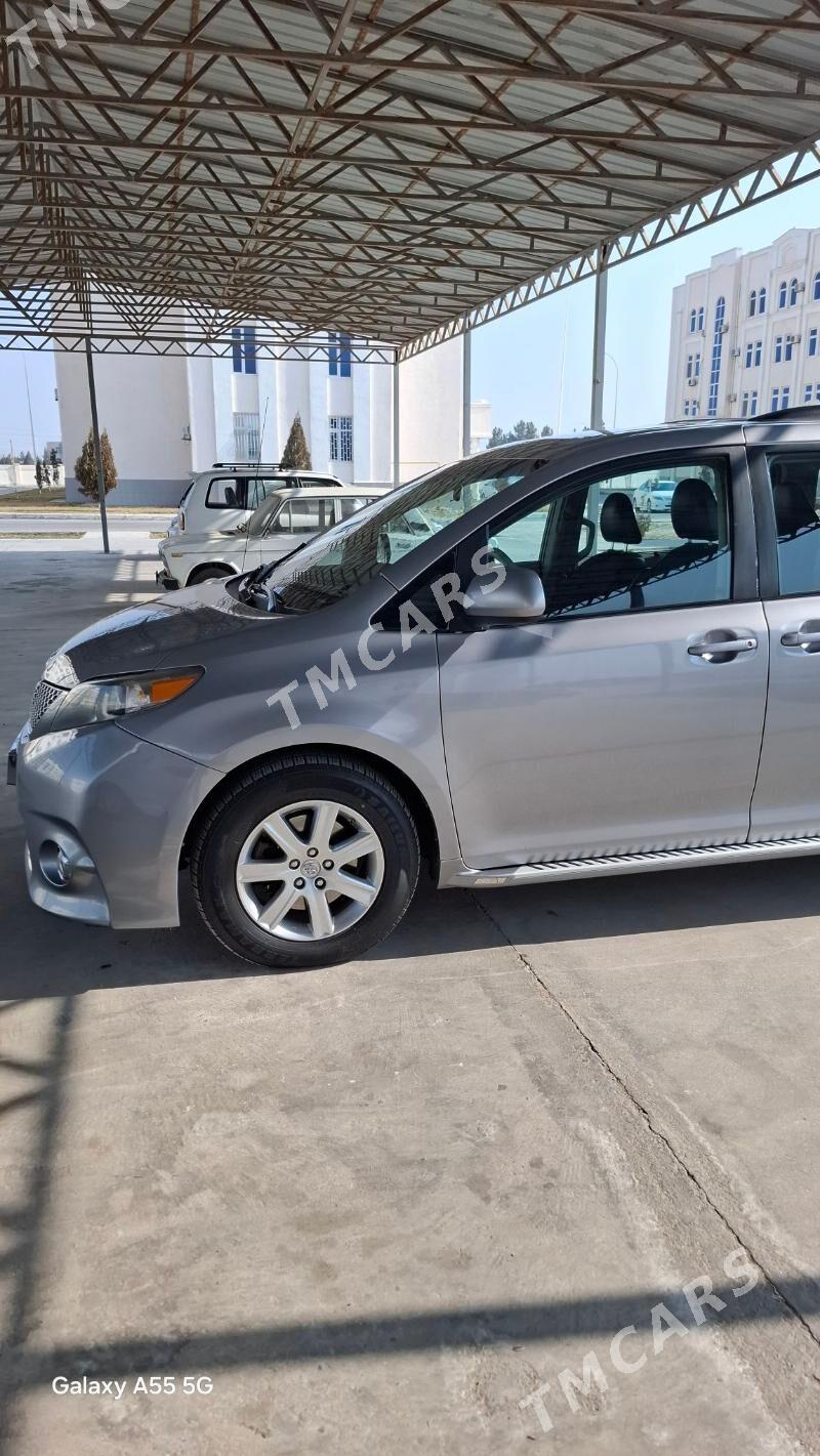 Toyota Sienna 2011 - 320 000 TMT - Чарджоу - img 7