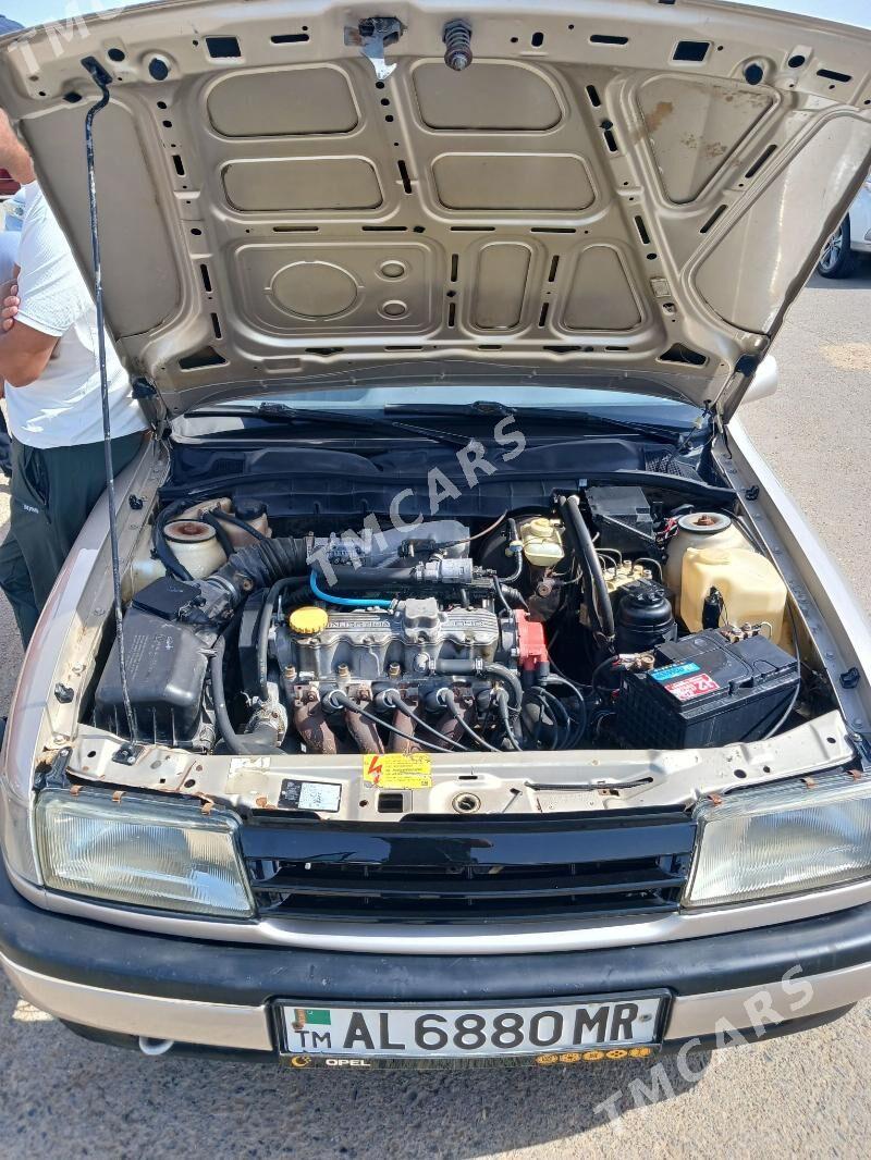 Opel Vectra 1990 - 45 000 TMT - Мары - img 6