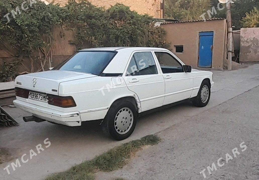 Mercedes-Benz 190E 1984 - 35 000 TMT - Мары - img 3