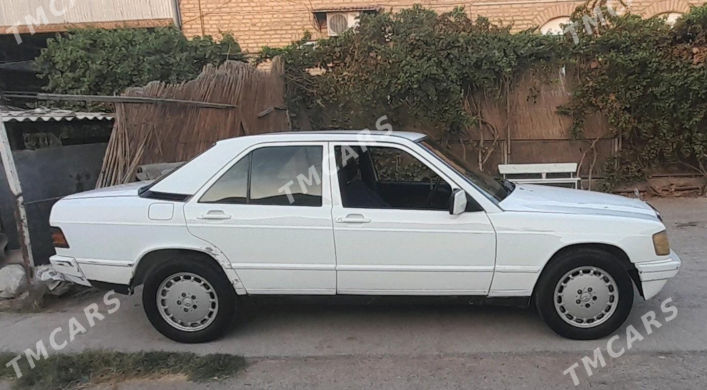 Mercedes-Benz 190E 1984 - 35 000 TMT - Мары - img 4