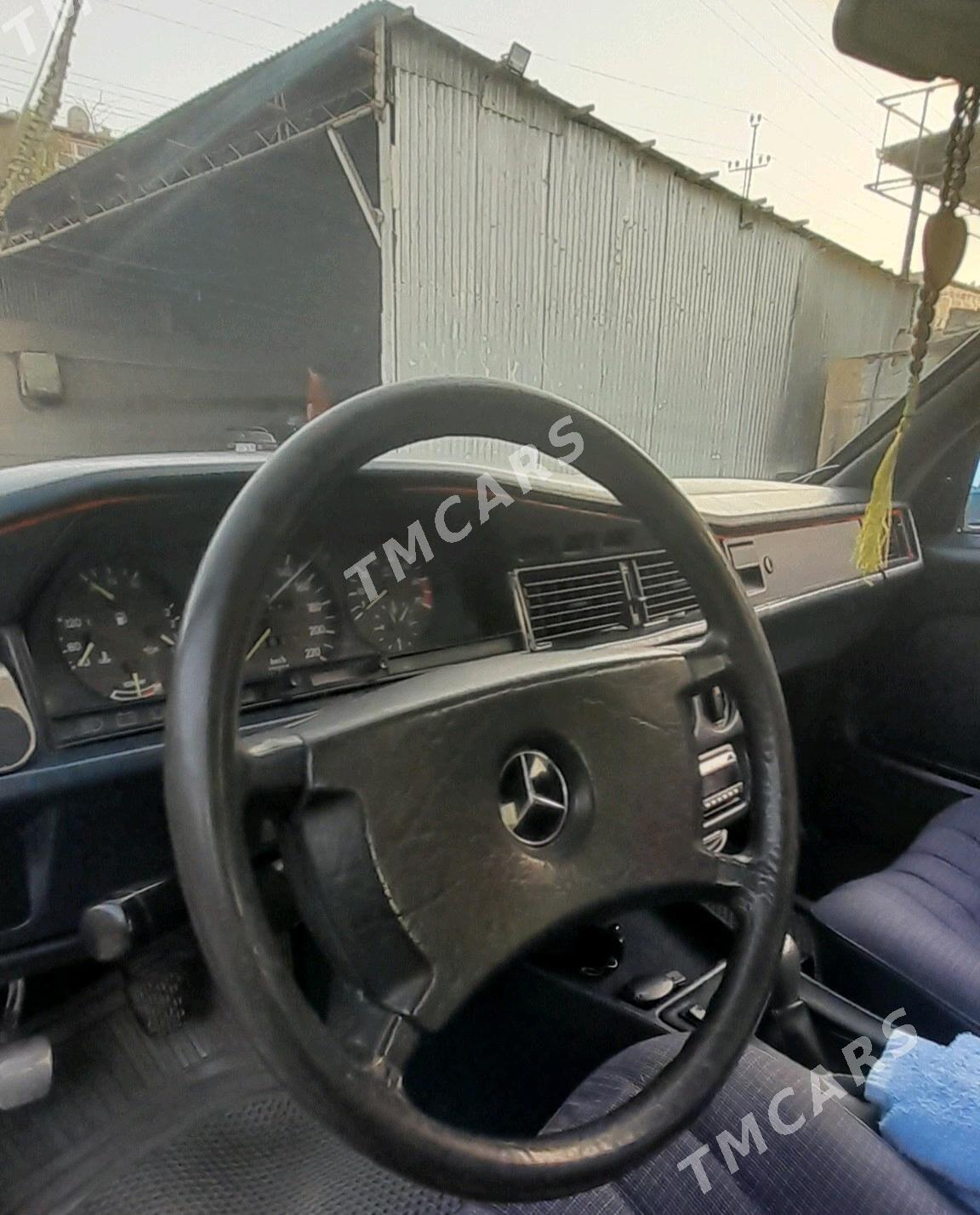 Mercedes-Benz 190E 1984 - 35 000 TMT - Мары - img 7